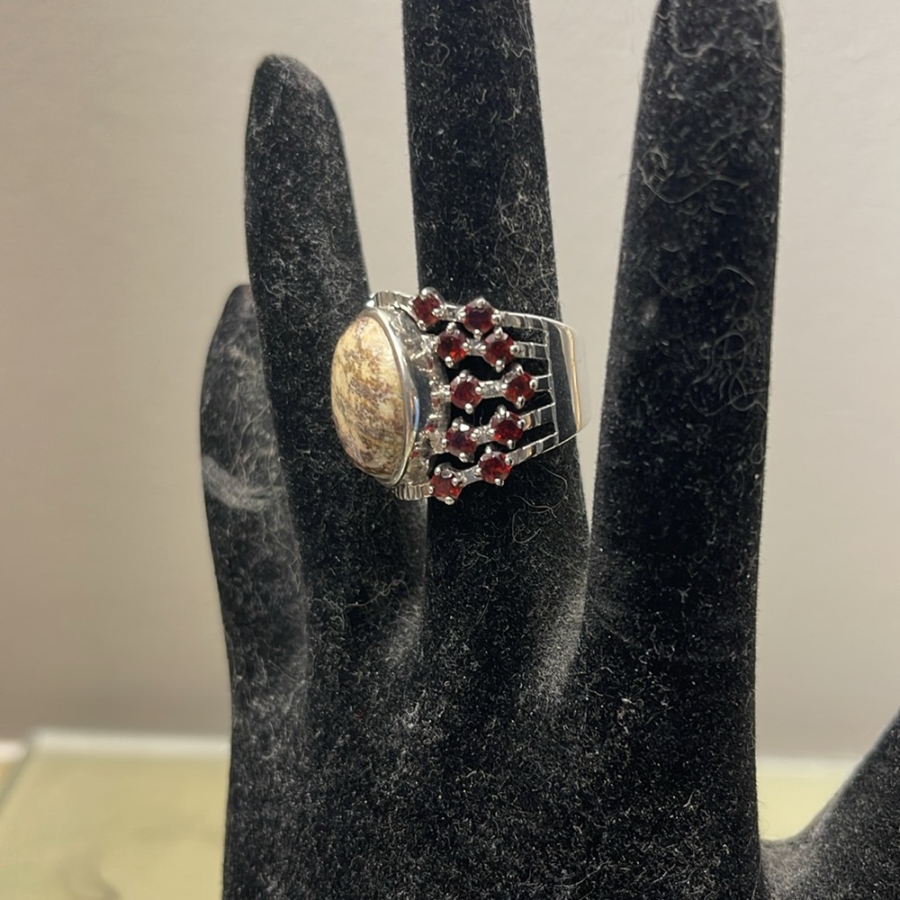 Jasper & garnet cocktail ring. - Picture 3 of 3
